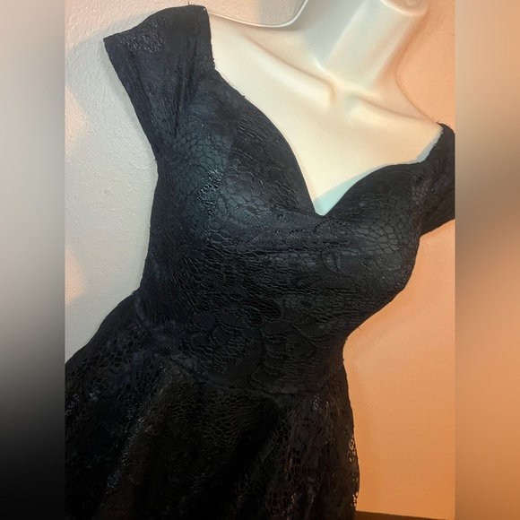 Mini black dress - Picture 2 of 4